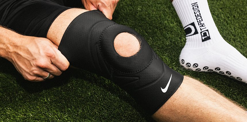 Nike Knee Brace on-pitch