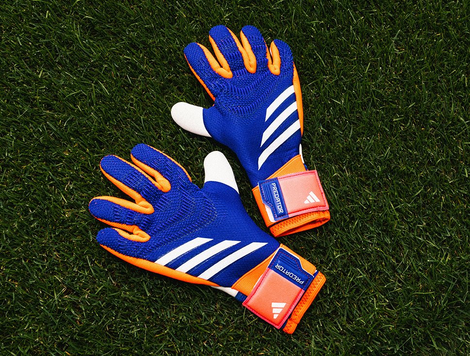 Kids Goalkeeper Gloves featuring the Predator Pro